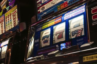 Live Baccarat dealer and card layout on sakautoto table